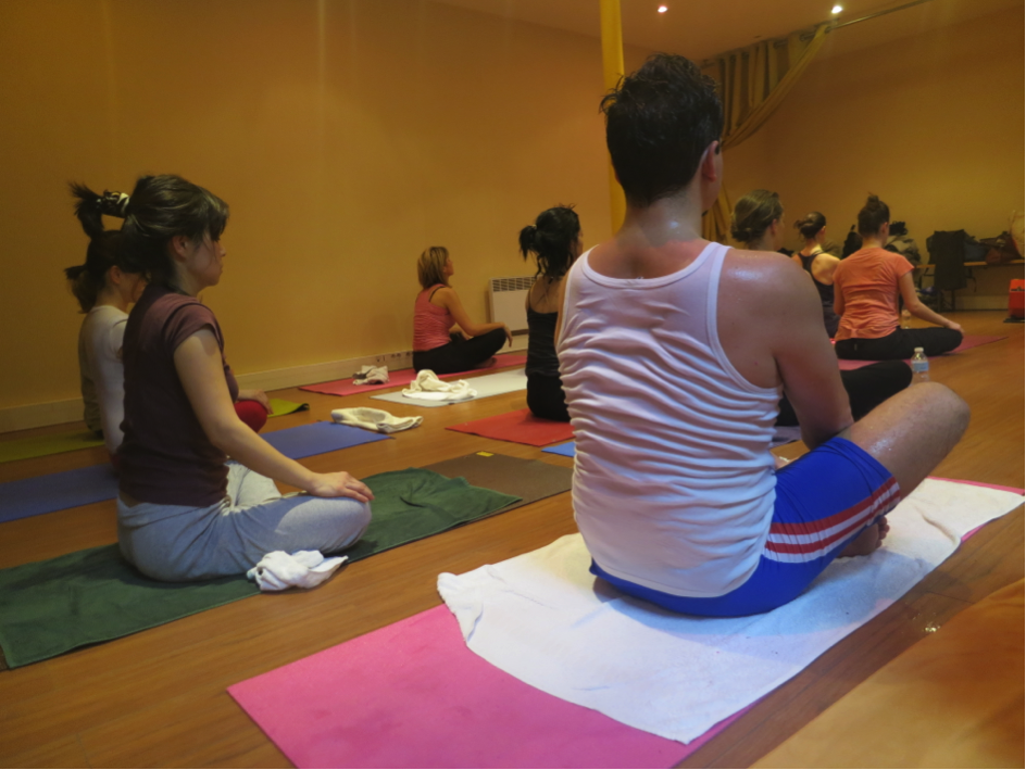 Hot power yoga and meditation: how to clarify your mind?